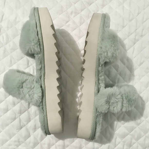 Kookaburra by Ugg Slide on Slippers - Picture 4 of 6